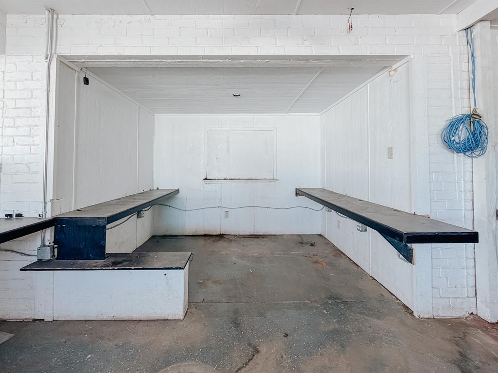 Corsicana - Commercial Sale