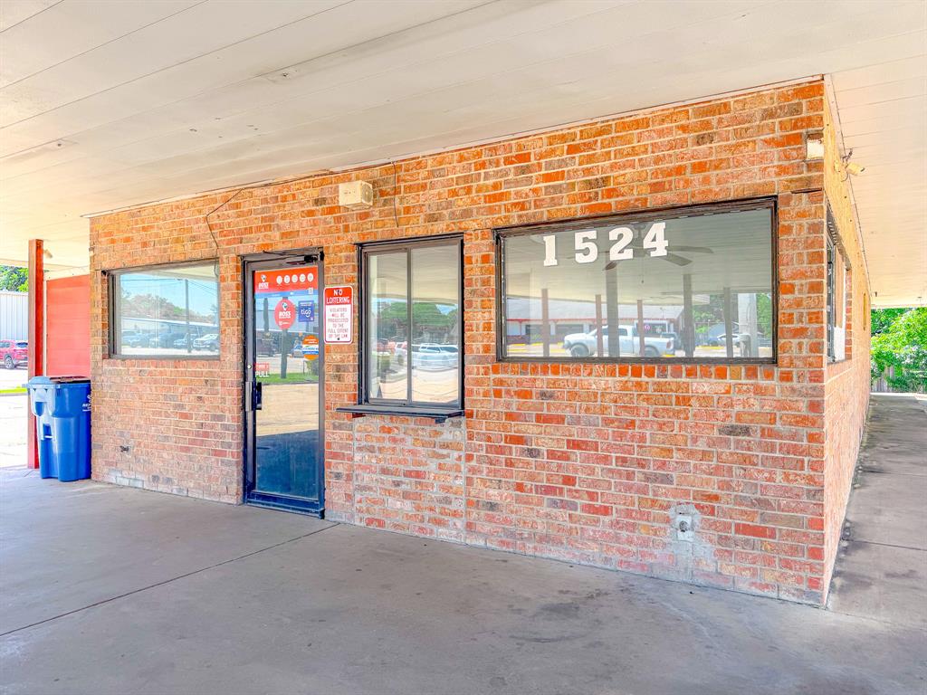 Corsicana - Commercial Sale