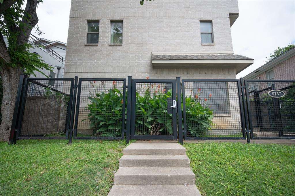 5737 Live Oak Condos - Residential