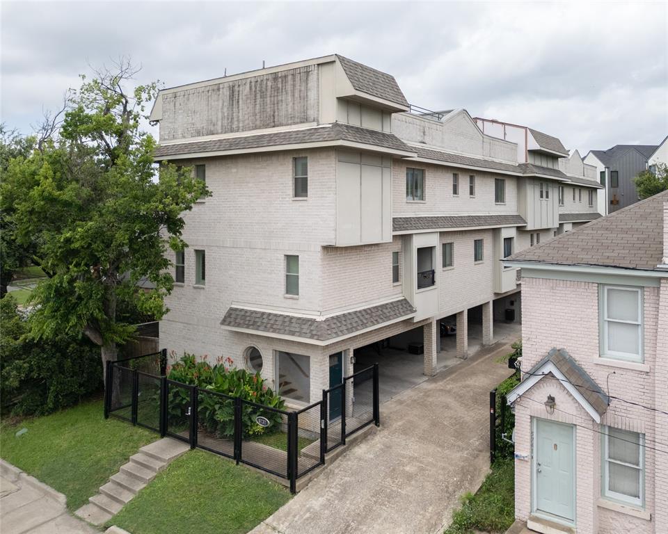 5737 Live Oak Condos - Residential