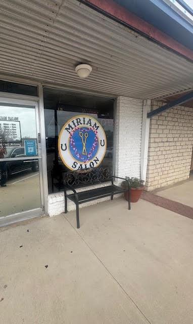 Great property to start a business. 2 big commercial rooms each has its own bathroom and entrance from the front.  They connect inside or can be separate.