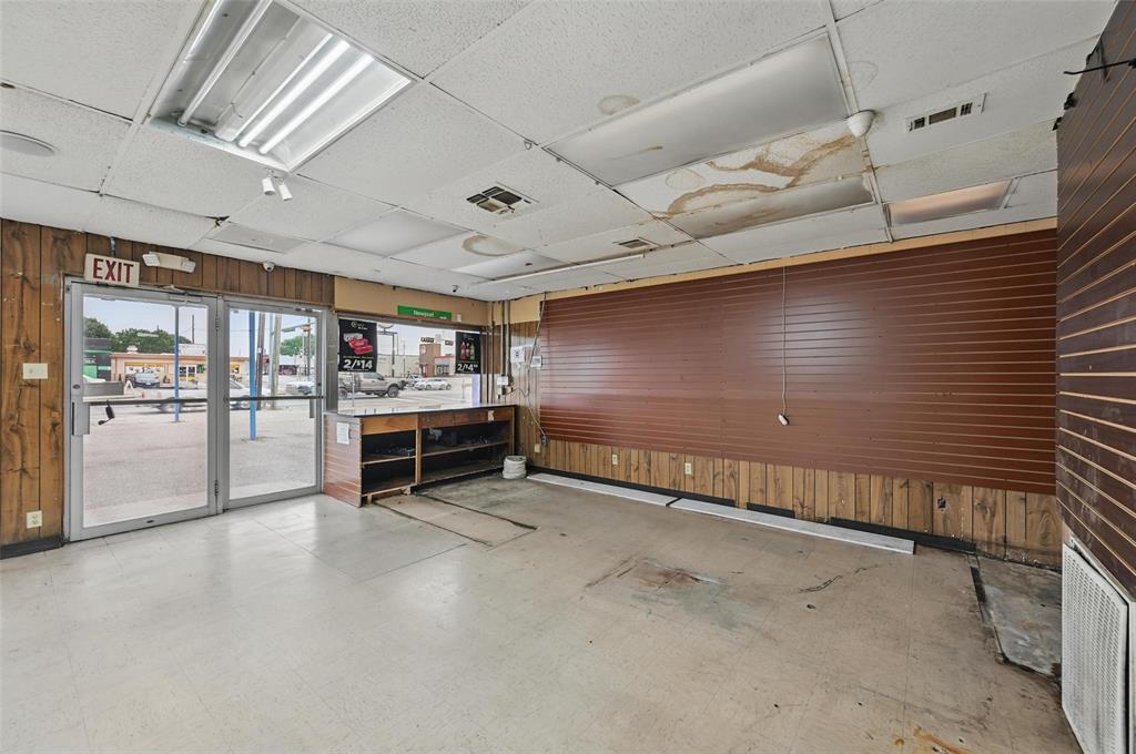 O T Ennis - Commercial Sale