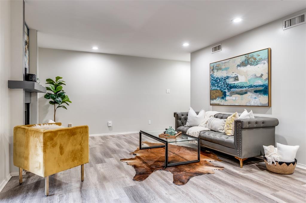 Arrangement Condo - Residential
