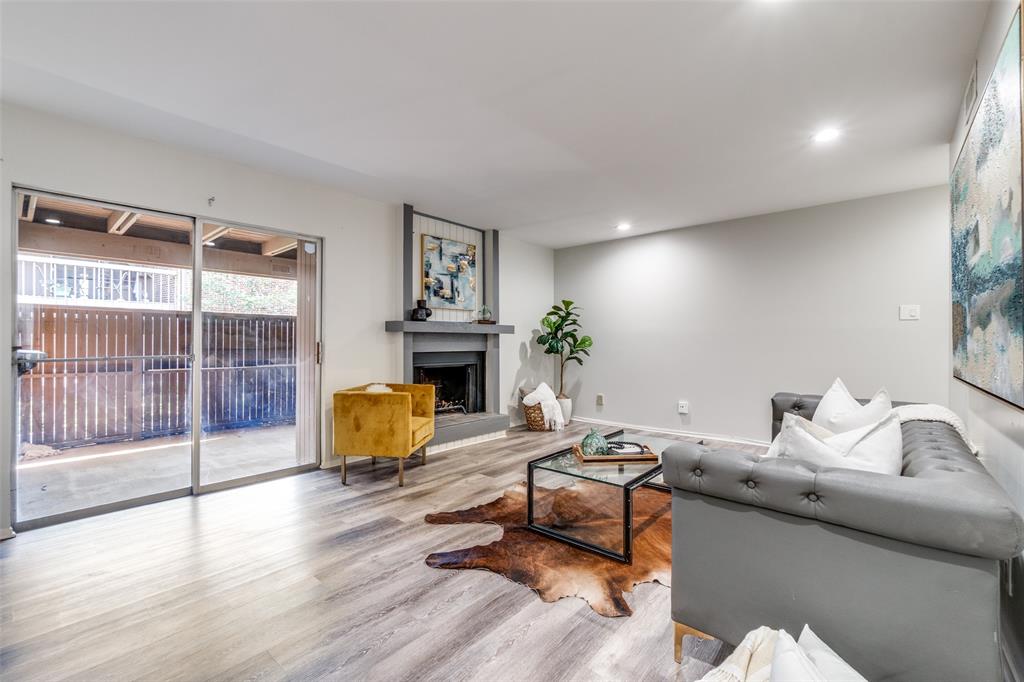 Arrangement Condo - Residential