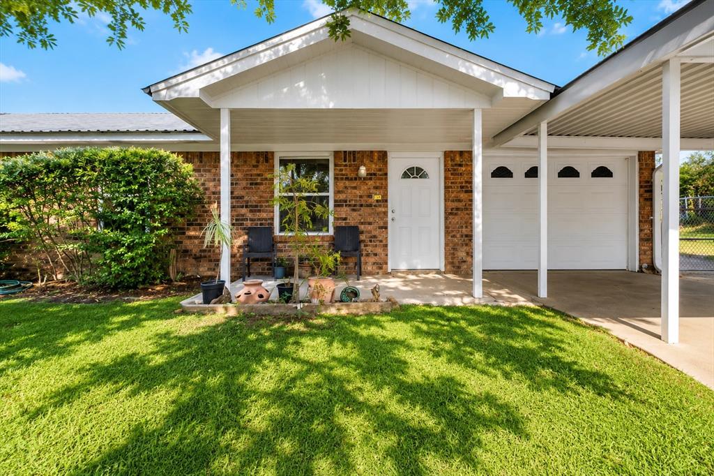 Rare Multi-Lot Opportunity in Western Hills Harbor - Granbury, TX Welcome to Western Hills Harbor, one of Granbury's sought-after lake-access communities in Hood County, TX. This exceptional property at 1706 Hitching Post includes a 3-bedroom, 1.5-bath home on two lots, PLUS 5 additional lots conveying with the sale - totaling approximately 1 plus or minus acre. No survey on file, buyer to verify. Opportunities at this scale within Granbury city limits are genuinely rare, making this a standout find in the North Texas real estate market. Deeded Lake Granbury access, a community pool, and a private boat ramp mean you can enjoy the full lake lifestyle without the premium price of a waterfront address. Get on the water in minutes, gather poolside in the summer, or launch your boat with ease - all included as part of your community. Just minutes from US-377, your commute to the DFW Metroplex, Fort Worth, and DFW International Airport is quick and straightforward. Shopping, dining, and medical facilities nearby mean daily life stays convenient without the drive time. Historic Granbury Square, listed on the National Register of Historic Places, is just a short drive away. Local boutiques, art galleries, live music venues, and award-winning restaurants line the square, while year-round festivals, farmers markets, and community events deliver a vibrant hometown atmosphere that draws visitors from across Texas. Whether you envision a primary residence, lake-area retreat, rental investment, or future development, this property delivers rare flexibility and long-term value within city limits. More land means more options - build, hold, develop, or simply enjoy the space on your own terms. Call today to schedule your private showing! 3 Bed, 1.5 Bath, 2 Plus 5 Lots, Approx 1 Plus or Minus Acre, No Survey, Buyer to Verify, Deeded Lake Granbury Access, Community Pool, Boat Ramp, US-377 Access, Granbury ISD, Hood County TX.