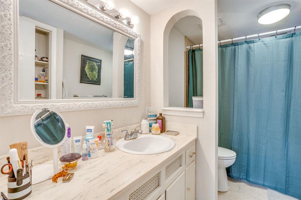 Ridglea Estate Condo - Residential
