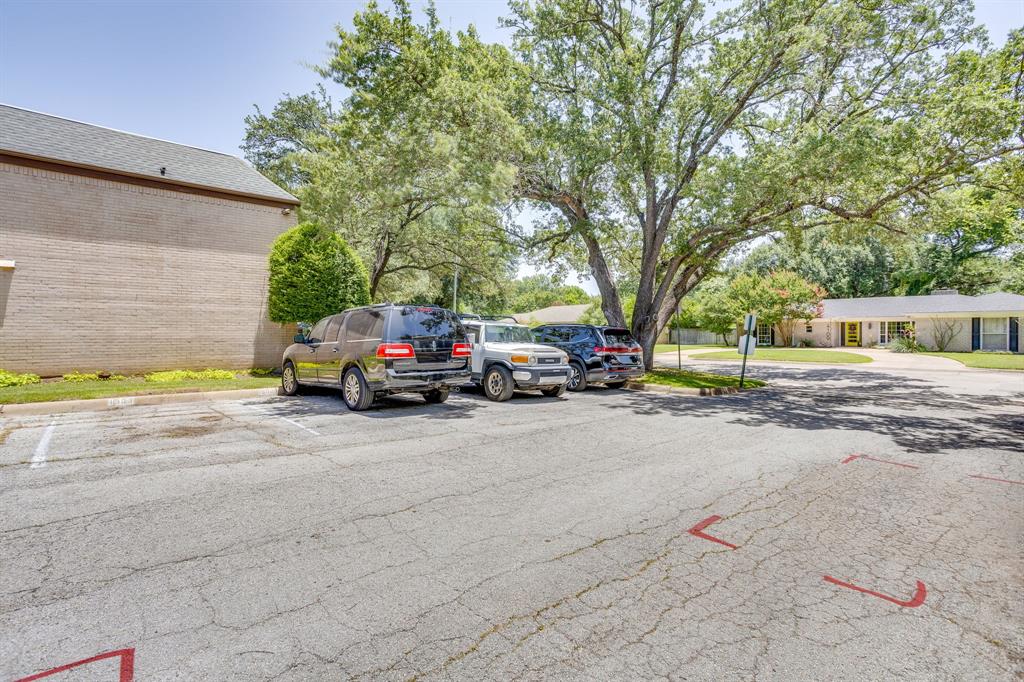 Ridglea Estate Condo - Residential