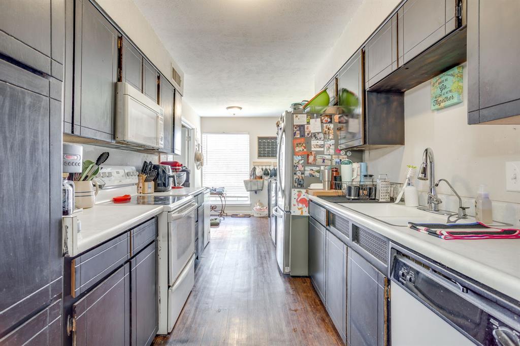 Ridglea Estate Condo - Residential