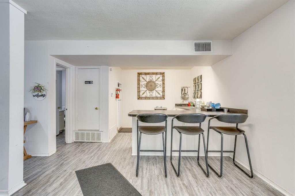 Ridglea Estate Condo - Residential