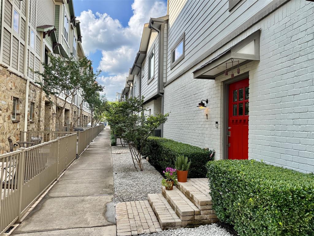 5922 Hudson Condos - Residential