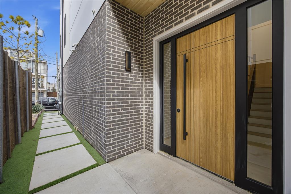 ROSS AVE - Residential
