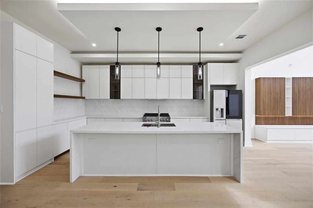 ROSS AVE - Residential