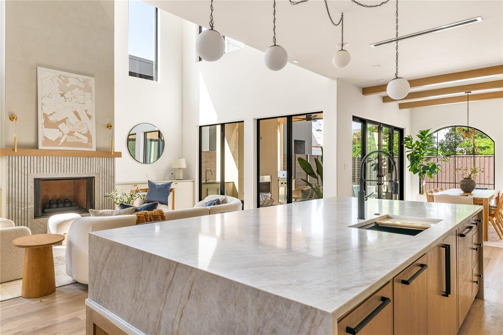 Henderson Ave - Residential