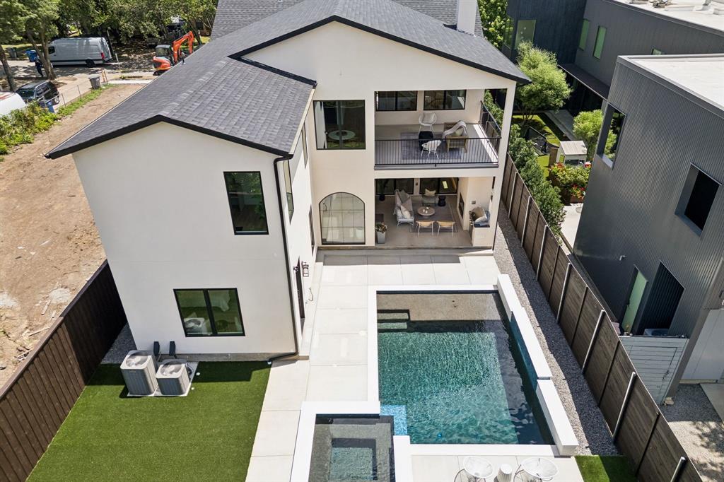 Henderson Ave - Residential