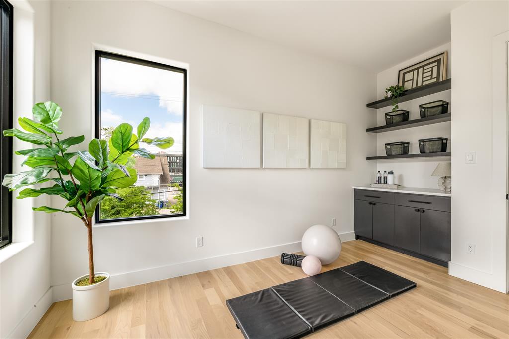 Henderson Ave - Residential