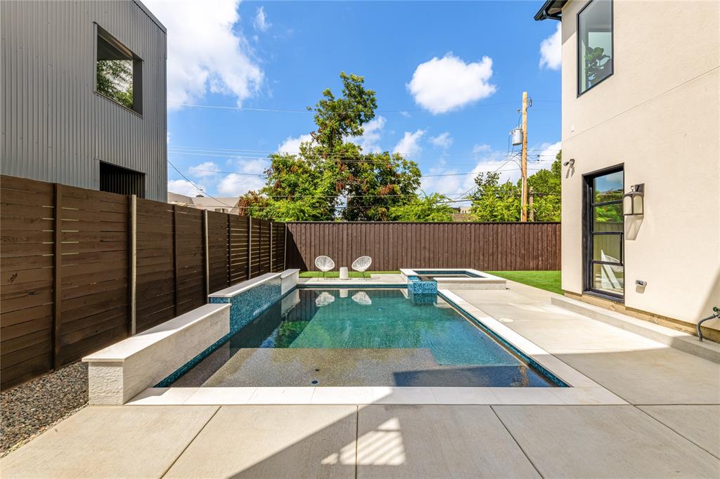Henderson Ave - Residential