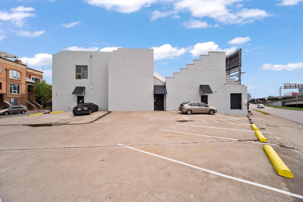 An incredibly rare opportunity in Downtown Dallas, this multi functioning commercial studio features 3 editing suites, 4 private offices, community office space, 2 studios, and a 3-sided cyclorama (infinity) wall. Studio A provides surrounding space up to 2,100 SQ and Studio B is room in room soundproof with its own 1,200 SQ. The space also includes 5 restrooms, 2 relaxing lobbies for guests.  Along with its perfect city view, this property also includes its very own private living quarters located at the back of the building with access from Allen Street. The renovated space contains 1 primary suite, 1 guest bedroom, 2 restrooms, living room, and full kitchen. In addition to its many functions, this location is all within a 10 minute proximity of newly renovated neighborhoods, restaurants, nightlife, and trending buzz in downtown. The creative possibilities are endless for this one of a kind building.