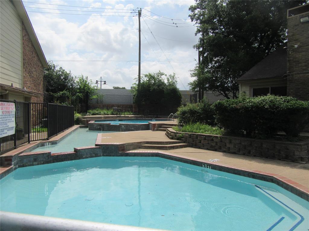 Springtree Crossing Condos - Residential