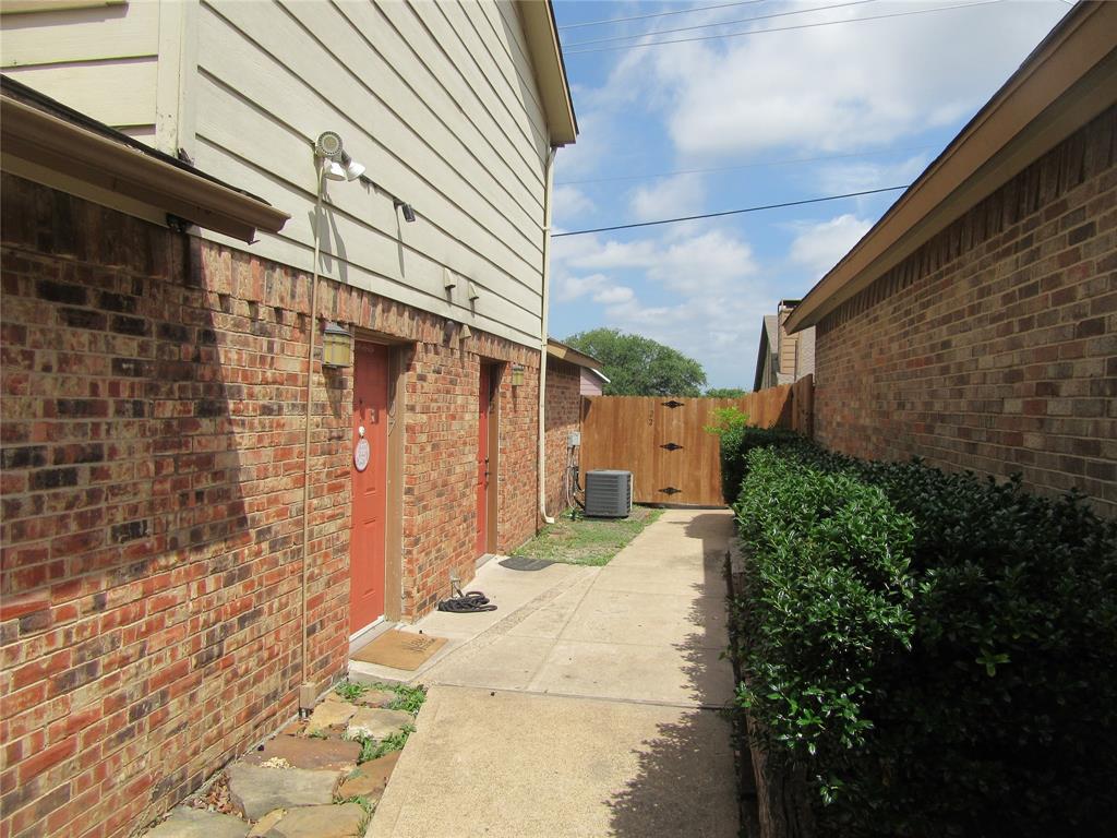 Springtree Crossing Condos - Residential