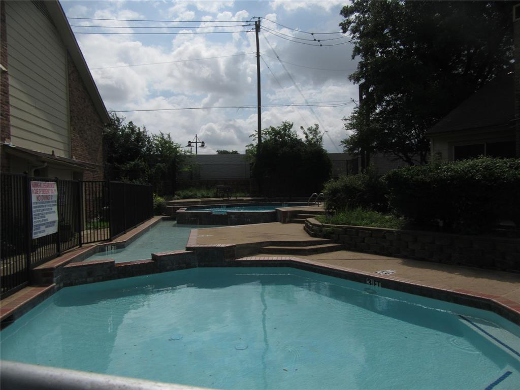 Springtree Crossing Condos - Residential