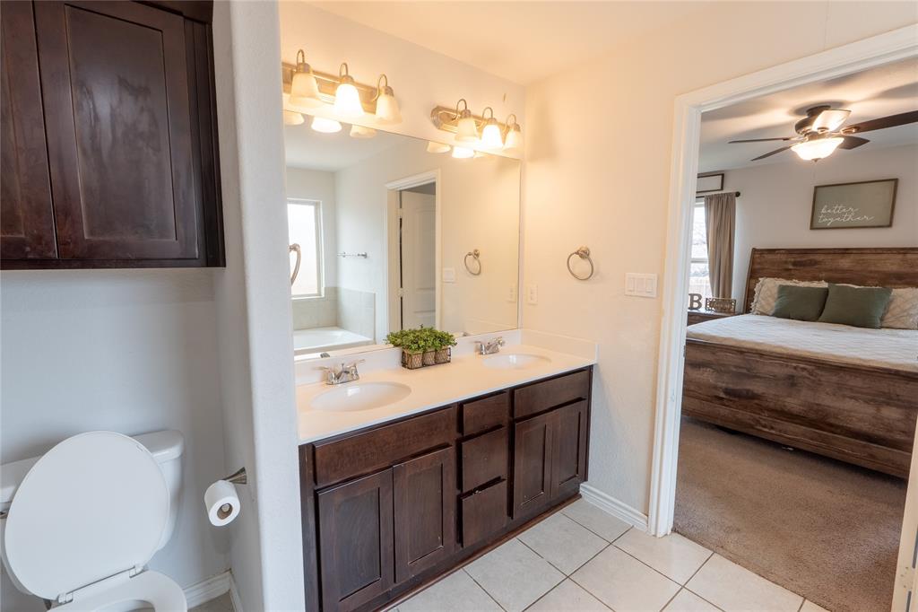 RUNAWAY BAY UNIT 6 - Residential