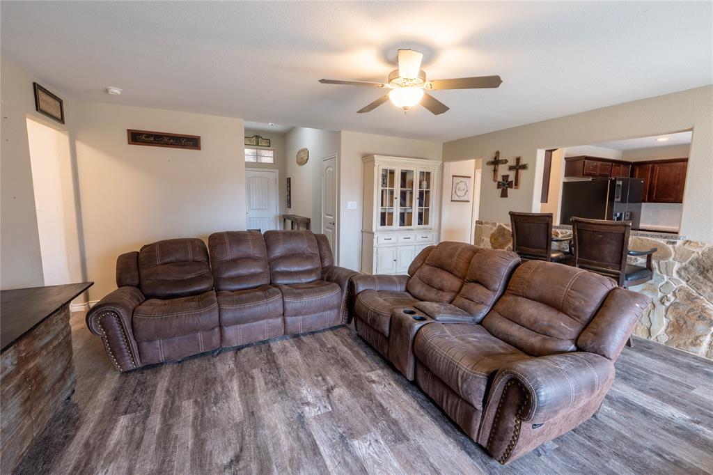 RUNAWAY BAY UNIT 6 - Residential