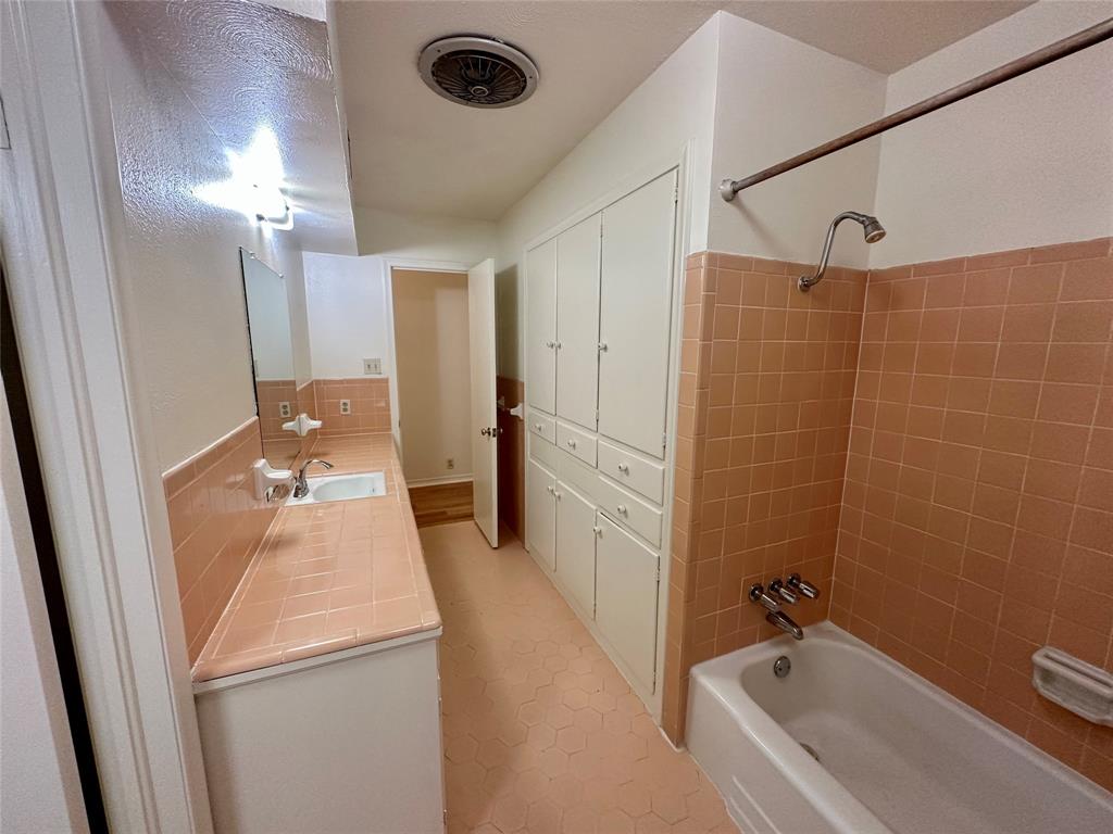 Richardson Heights Add 08 Instl 02 - Residential Lease