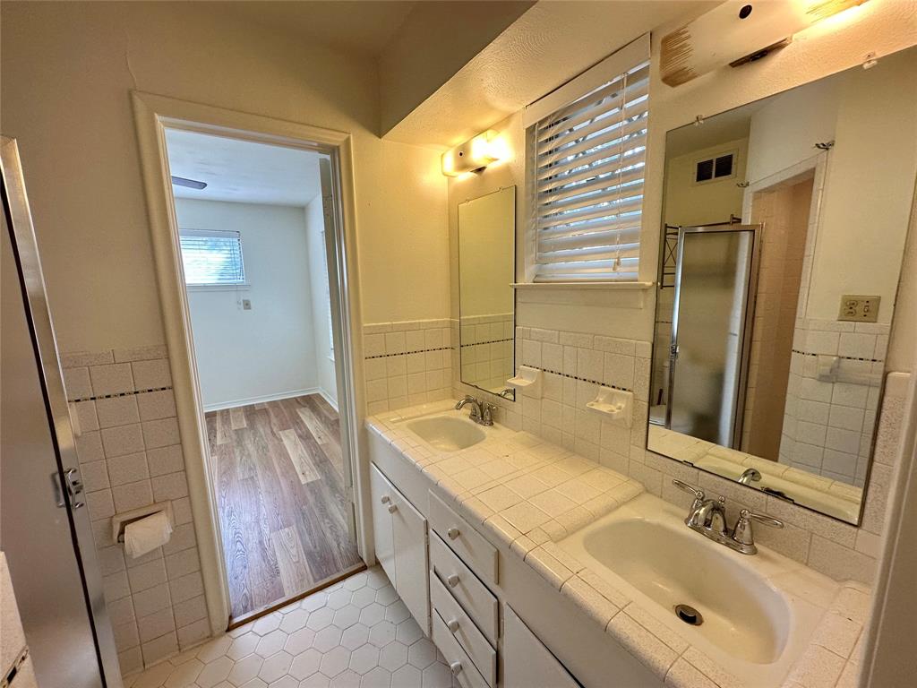 Richardson Heights Add 08 Instl 02 - Residential Lease