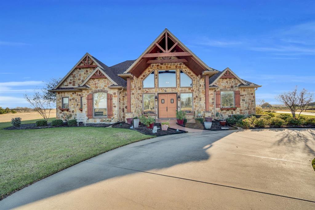LAKESIDE Home on 12.98 Acres, BOAT ACCESS, OUTDOOR KITCHEN, Waxahachie, TX

Custom 3,510 sq ft home on 12.98 ACRES in a desirable LAKESIDE community in Waxahachie, TX. This 3-bedroom, 2.5-bath property offers privacy, usable land, and access to a PPRIVATE BOAT RAMP, dock, and community park—ideal for lake living and outdoor recreation.
Interior features include real HARDWOOD flooring in main living areas, a functional open layout, and spacious living and dining areas. The formal dining room includes a BUILT-IN coffee bar and workspace. Secondary bedroom features a built-in desk and shelving, perfect for home office or study. Reinforced storage closet doubles as a STORM SHELTER for added safety.

Outdoor amenities include a large COVERED PATIO with fully equipped OUTDOOR KITCHEN and a SCREENED-IN PORCH overlooking the acreage. Land offers EXCELLENT POTENTIAL for horses, barns, paddocks, or future improvements.

Rare opportunity for acreage, lake access, and flexible use in Waxahachie ISD