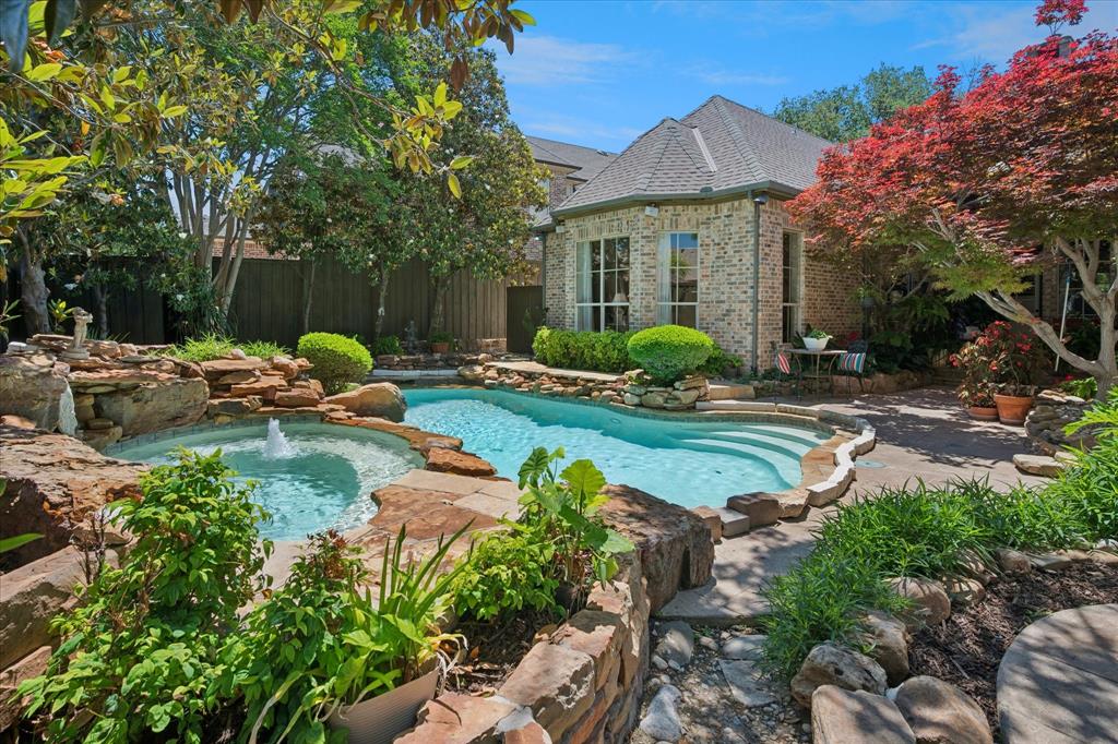 The Lakes On Legacy Drive Ph 2 The - Residential