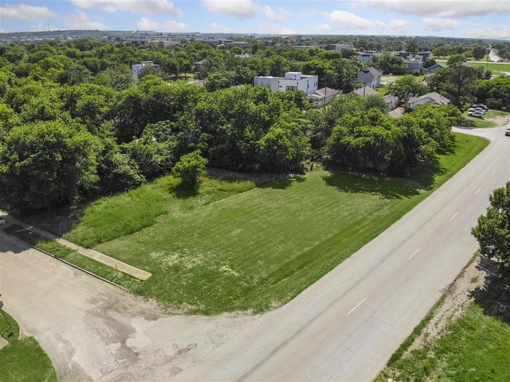 Prime corner homesite available in the highly desirable Trinity Groves-West Dallas area. Zoned R-5 Single Family Residential, a multi-level residence will offer exceptional upper floor-rooftop views of the Trinity Greenbelt and Downtown Dallas.  Cleared and ready to build!
