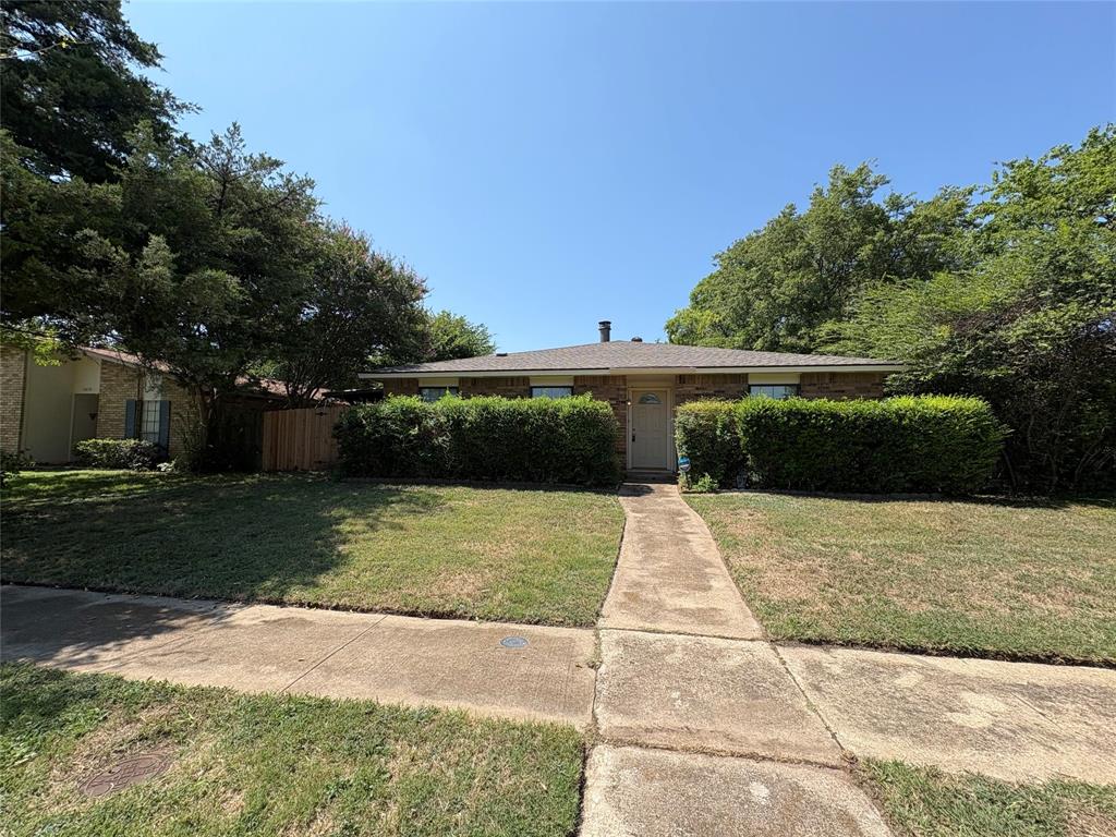 BRAND NEW ROOF, BRAND NEW GARAGE DOOR, Updated and remodeled home, big backyard, move in ready, Cedar Hill schools. This house is perfect for a first time buyer or family needing more space.