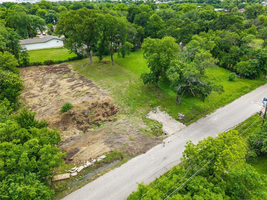 Excellent opportunity to own a 0.17-acre residential lot in the rapidly growing West Dallas area. Zoned Residential R-5(A), this property offers excellent potential for new construction or investment opportunities. Conveniently located just minutes from Trinity Groves, Design District, Bishop Arts, and Downtown Dallas, with nearby retail, dining and entertainment. Easy access to Loop 12 and I-30 providing convenient connectivity throughout the Metroplex. Ideal for builders, developers, or investors seeking property in one of Dallas’ key redevelopment corridors.
*Buyer to verify permitted uses, zoning, and development requirements with the City of Dallas*