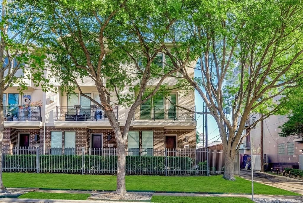 Shelby Court Oaklawn Condos - Residential