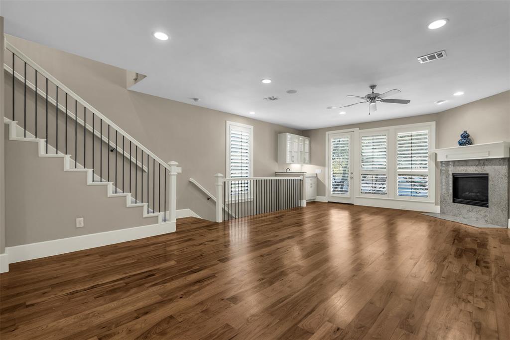 Shelby Court Oaklawn Condos - Residential