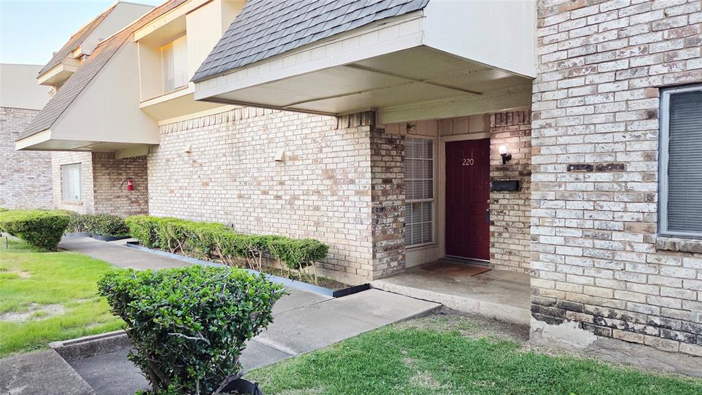 Richardson Life Style Twnhms - Residential