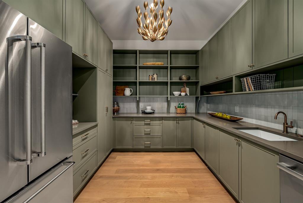 Walnut Hill Manor - Residential