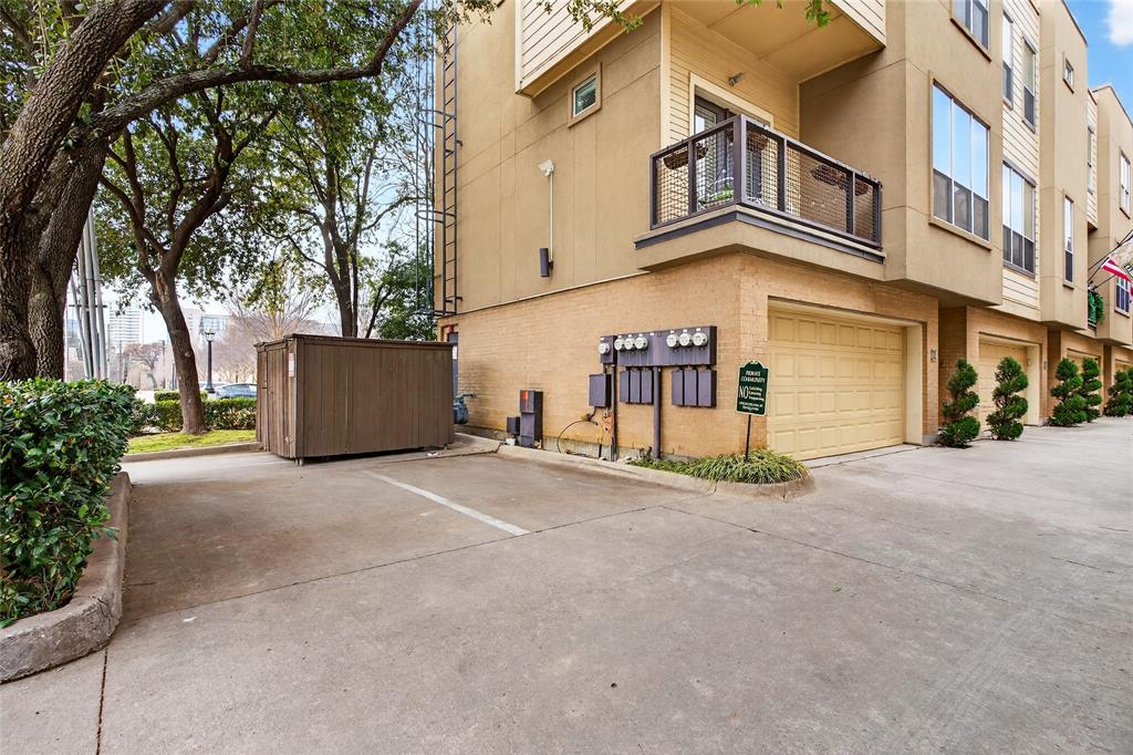 Kensington Court Condos Bldg 2 - Residential