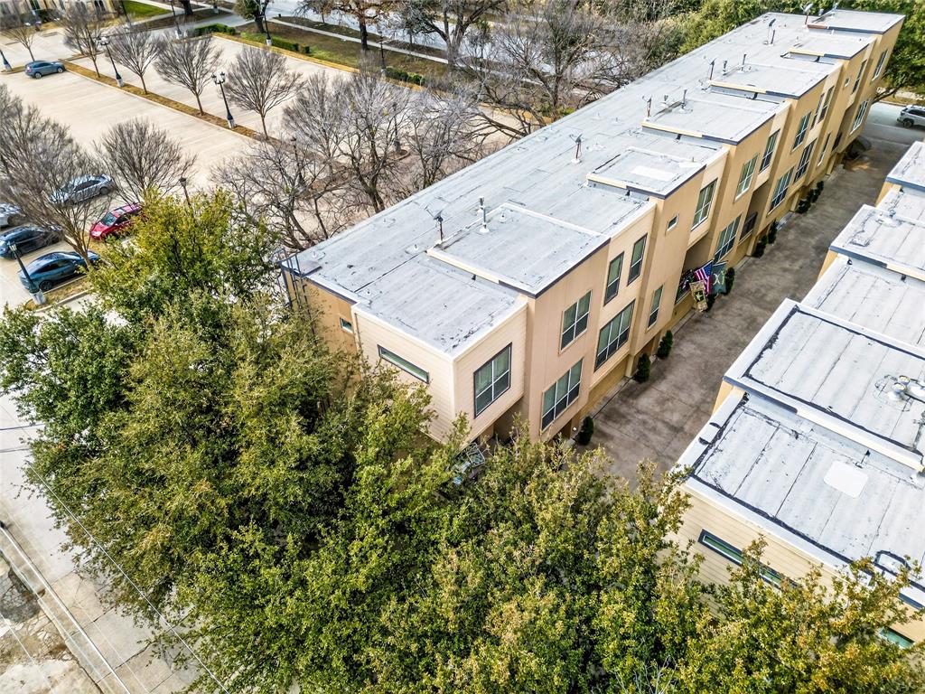 Kensington Court Condos Bldg 2 - Residential
