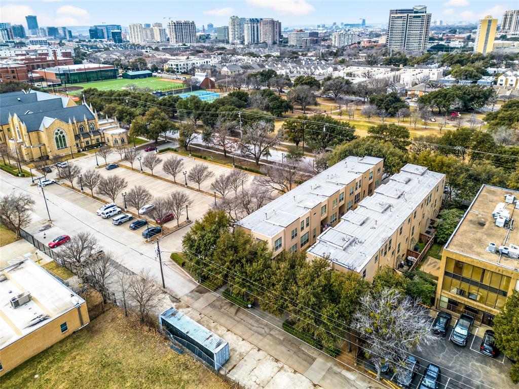 Kensington Court Condos Bldg 2 - Residential