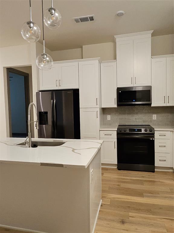 View Residential Condo - Residential Lease