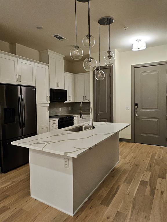 View Residential Condo - Residential Lease