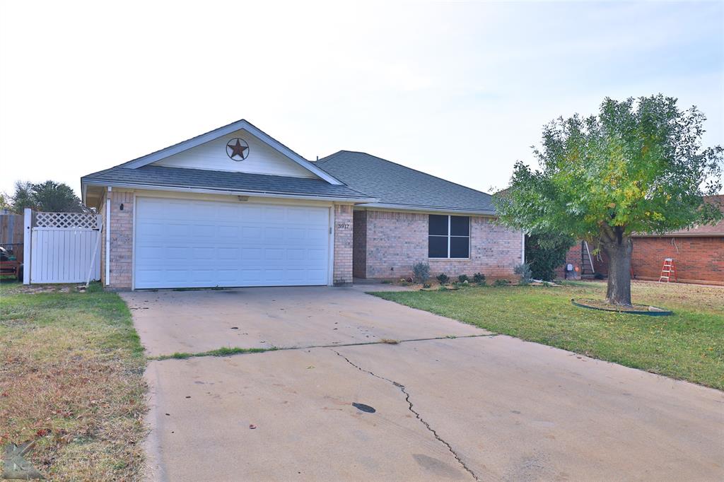 WYLIE ISD! 3 bedroom, 2 bath, 2 car garage. Lots of recent upgrades: new paint, flowerbeds, HVAC upgrades, new side gate! Tile in common areas, carpet in bedrooms. New fridge, new stove, new dishwasher! Don't miss this charming home!  Approved animals are a one-time $350 non refundable fee per animal. 

*Your deposit will hold the home for 2 weeks before rent is due.