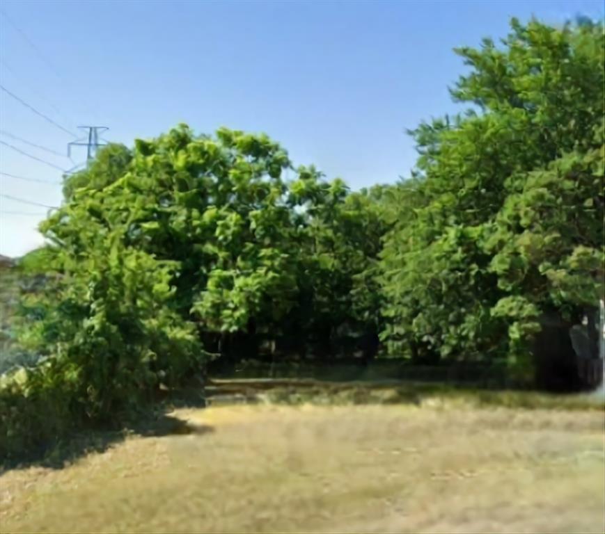 Prime Inner-City Dallas Lot – Rare Opportunity Near Downtown & Dallas Zoo! 

CALLING ALL INVESTORS AND BUILDERS. Discover a rare and exciting opportunity to own an interior, unimproved lot in the heart of Dallas! Nestled in an established neighborhood just minutes from the Dallas Zoo, bustling Bishop Arts District, and vibrant downtown nightlife, this property offers unbeatable convenience with quick access to Interstates 35, 30, 45, and 75.

This blank canvas is ready for your vision—build your dream home or investment property in one of the city’s most connected and dynamic locations. Enjoy close proximity to dining, entertainment, public transportation, and all the cultural experiences that make Dallas one of Texas’s most energetic urban centers.

Opportunities like this don’t come around often. Whether you're a builder, developer, or future homeowner, this lot offers a fabulous chance to create something special in a neighborhood that blends urban excitement with community charm.

Key Highlights:
Interior lot in established area
Minutes from Dallas Zoo, Downtown Dallas, and Bishop Arts District
Near I-35 and I-30 for easy commuting
Rare chance to build new in a central, high-demand location

Secure your spot in the heart of the city—this is the opportunity you've been waiting for!