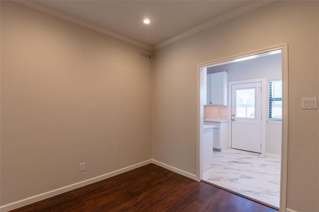 Royal Lane Condos 5800 - Residential