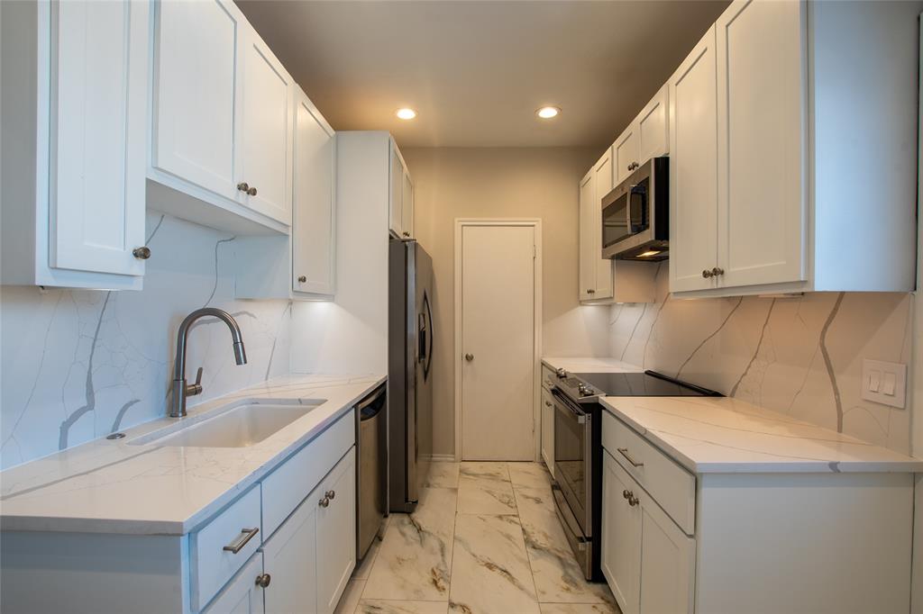 Royal Lane Condos 5800 - Residential