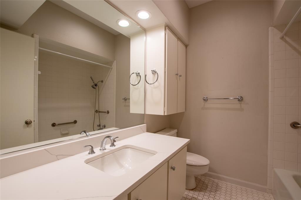 Royal Lane Condos 5800 - Residential