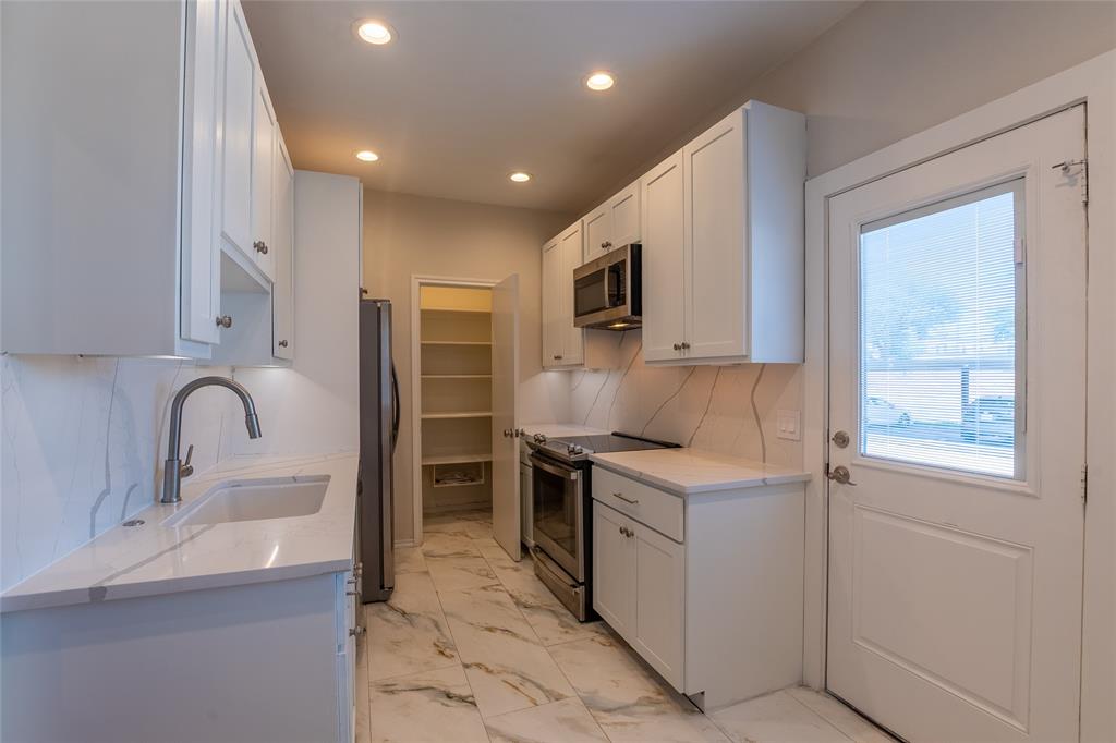 Royal Lane Condos 5800 - Residential