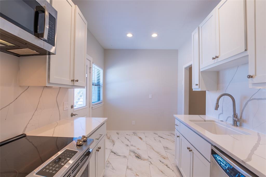 Royal Lane Condos 5800 - Residential