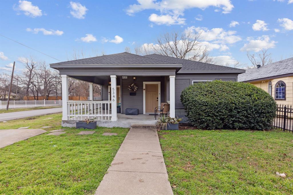Located in the vibrant and rapidly evolving East We Go neighborhood of Dallas, this charming duplex offers an exceptional opportunity for investors or owner-operators seeking a proven short-term rental property. Currently operating successfully as an Airbnb, the property is designed for flexibility, income potential, and convenience.
One side of the duplex features a private one-bedroom, one-bath layout, and the other side a two-bedroom, one bath,thoughtfully arranged to maximize comfort for guests. The units offer bright living spaces, functional kitchens, and inviting bedrooms—perfect for short-term stays, traveling professionals, or visitors exploring Dallas.
Situated just minutes from Downtown Dallas, Deep Ellum, Baylor Medical District, and Fair Park, guests enjoy quick access to some of the city’s most popular entertainment, dining, and cultural destinations.